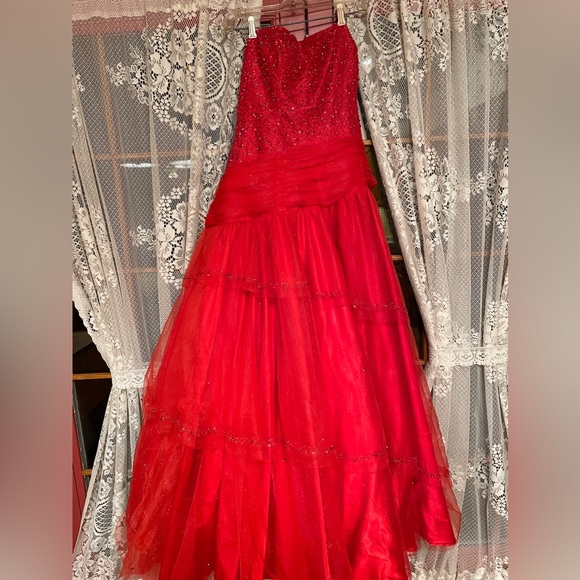 Dresses & Skirts - Red Prom Dress
